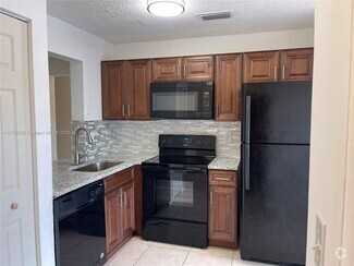 Building Photo - 2584 Riverside Dr
