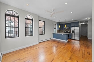 Building Photo - 746 E 219th St