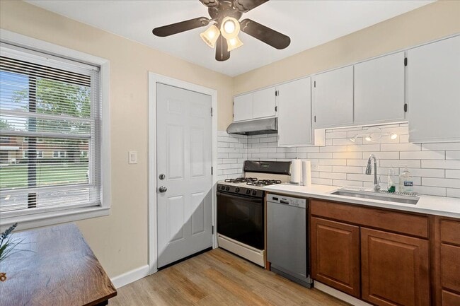 Foto del edificio - 1725 Howard Ave