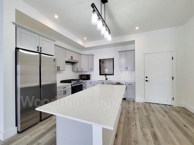 Foto del edificio - 1704 West Lincoln Street