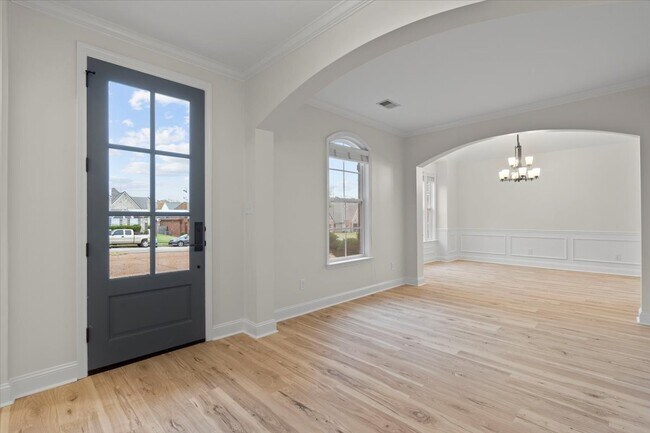 Building Photo - 12123 Brooks River Dr