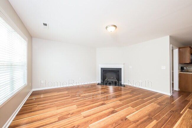 Building Photo - 4060 Village Park Ct