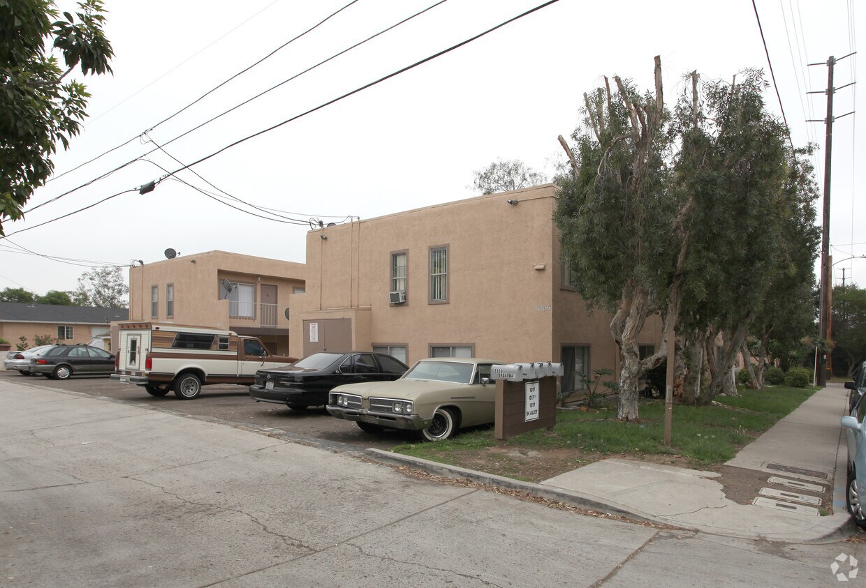 Primary Photo - Marquis Apartments