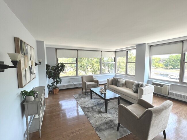 Foto del edificio - 3900 N Lake Shore Dr