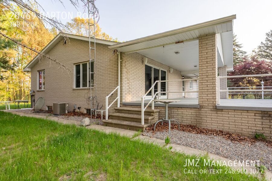 Primary Photo - 20469 Barton Rd