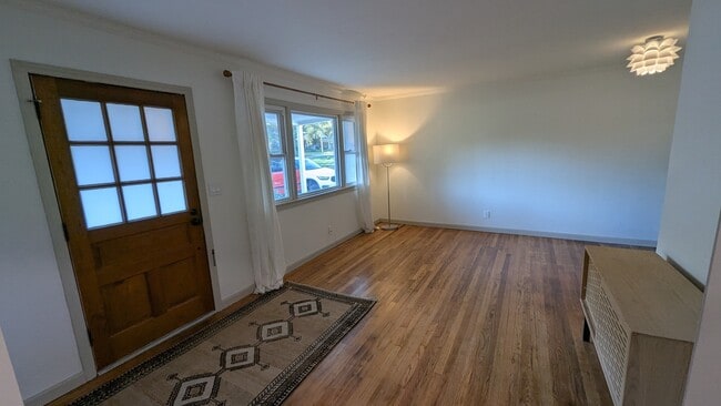 Building Photo - 5109 Parish Dr