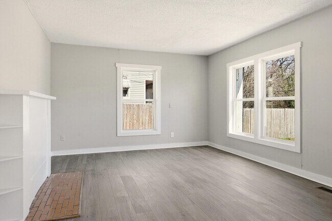 Foto del edificio - 5225 Central Ave