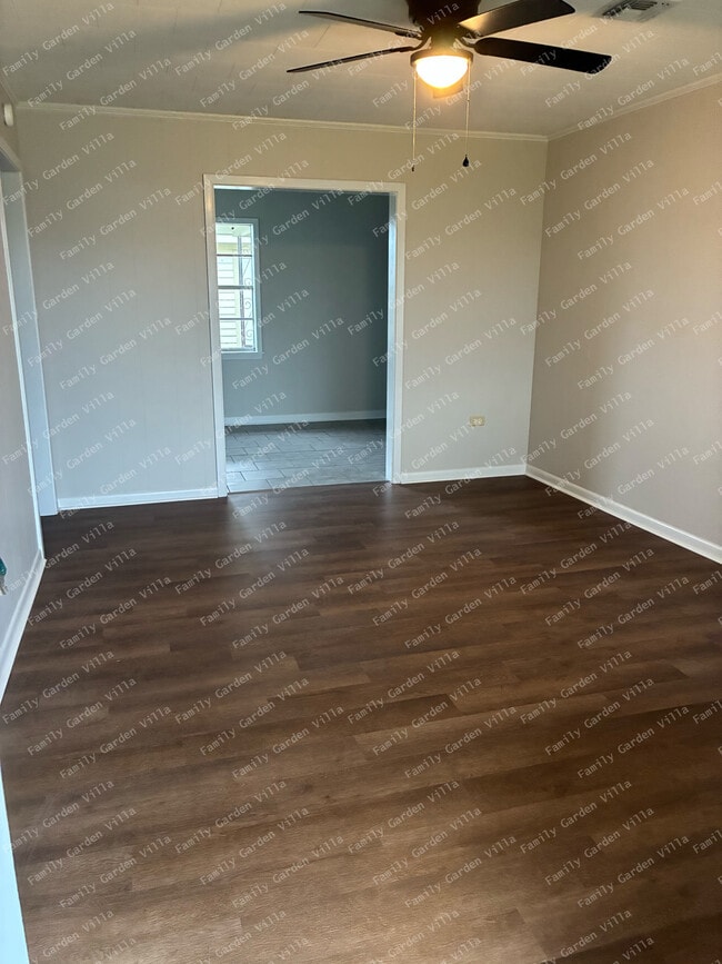 Building Photo - 1836 Ridgefield Ave