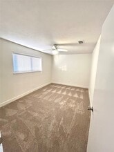 Building Photo - 10819 Sagerock Dr
