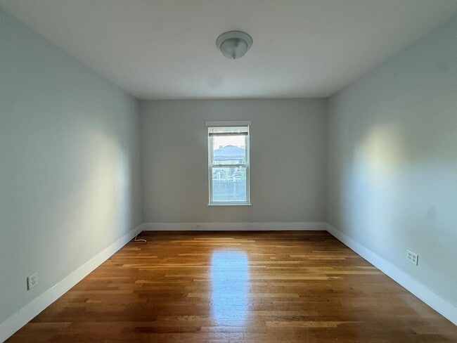 Foto del edificio - 69 Raymond Ave