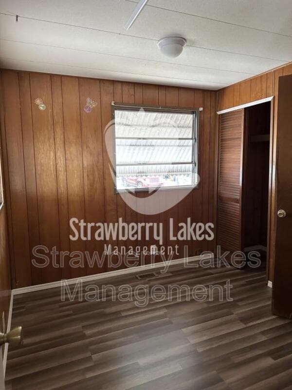 Building Photo - 121 Lakeside Dr