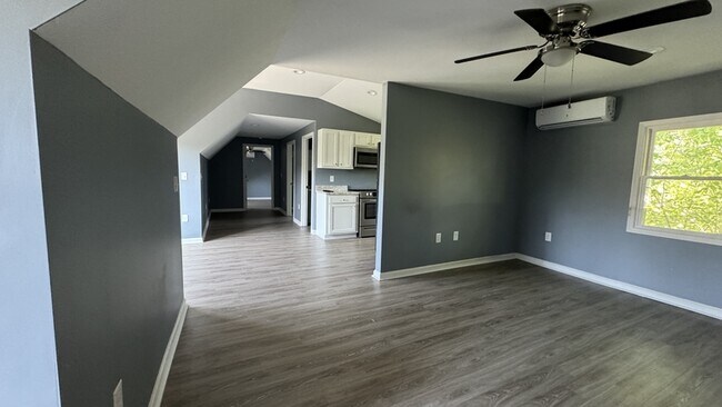 Building Photo - 703 E Riverside Dr