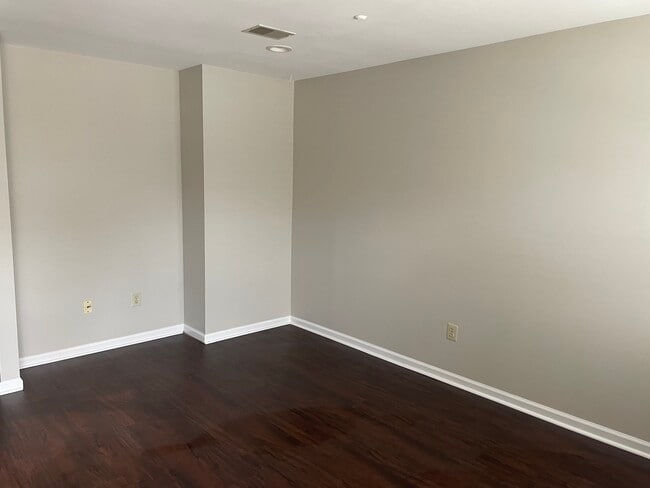 Building Photo - 696 Metro Ct