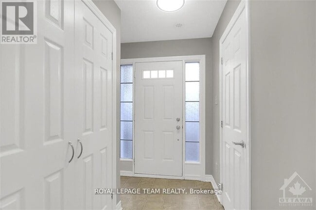 Building Photo - 914 Messor Cres