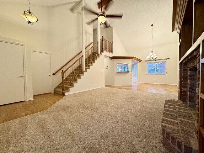 Foto del edificio - Lovely 2 Story Home in Desirable Fairfax Subdivision!
