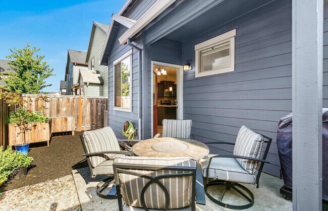 Building Photo - 2833 25th Ave