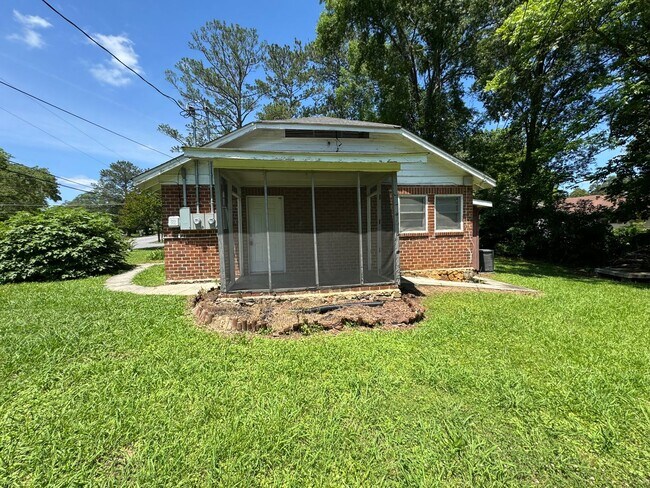 Building Photo - 326 N Elm St