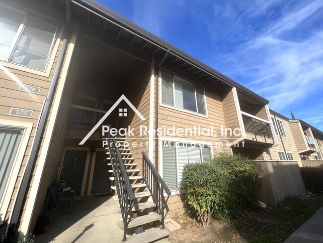 Building Photo - 2 br, 2 bath House - 9200 Madison #174