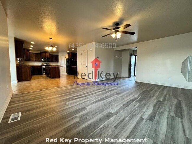 Foto del edificio - 770 N Single Family Home