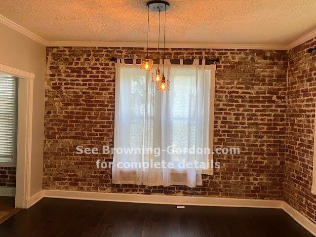 Building Photo - Tastefully renovated bungalow located in E...