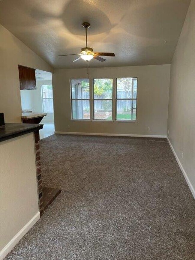 Foto del edificio - Fabulous 3 Bed 2 Bath home in the Heart of Elk Grove