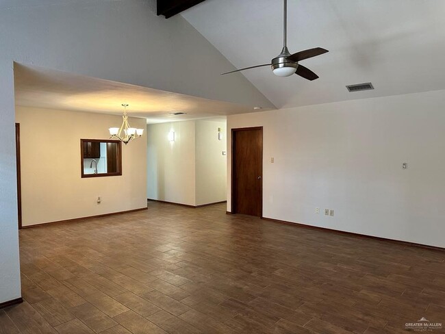 Building Photo - 1105 Cardinal Ave