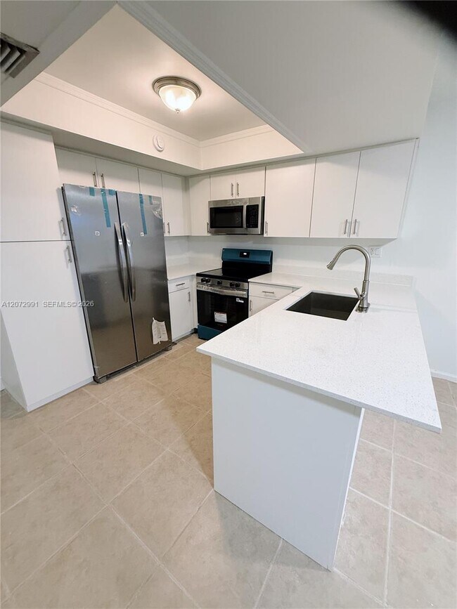 Foto del edificio - 7653 NW 74th Ave