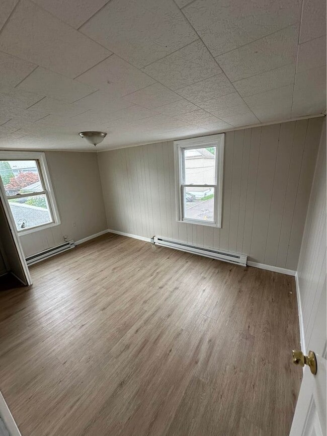 Building Photo - 109 Welles St