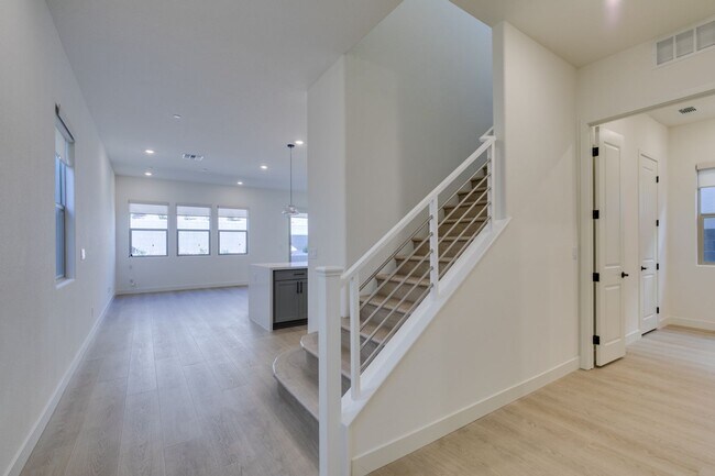 Foto del edificio - Brand New 4 Bedroom + Den/Office in Summerlin