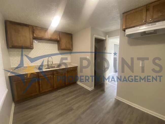 Foto del edificio - 5162 Camden Rd