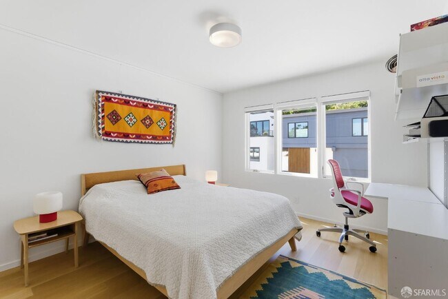 Foto del edificio - 74 Midcrest Way