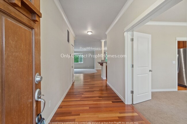 Building Photo - Luxurious Living with Ample Space and Mode...