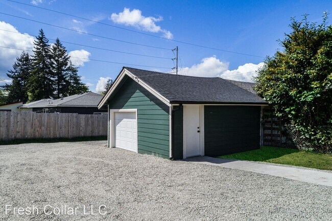 Foto del edificio - 2 br, 1 bath House - 5016 6th Ave