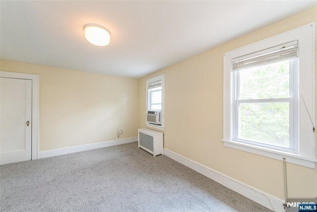 Building Photo - 807 Fern St