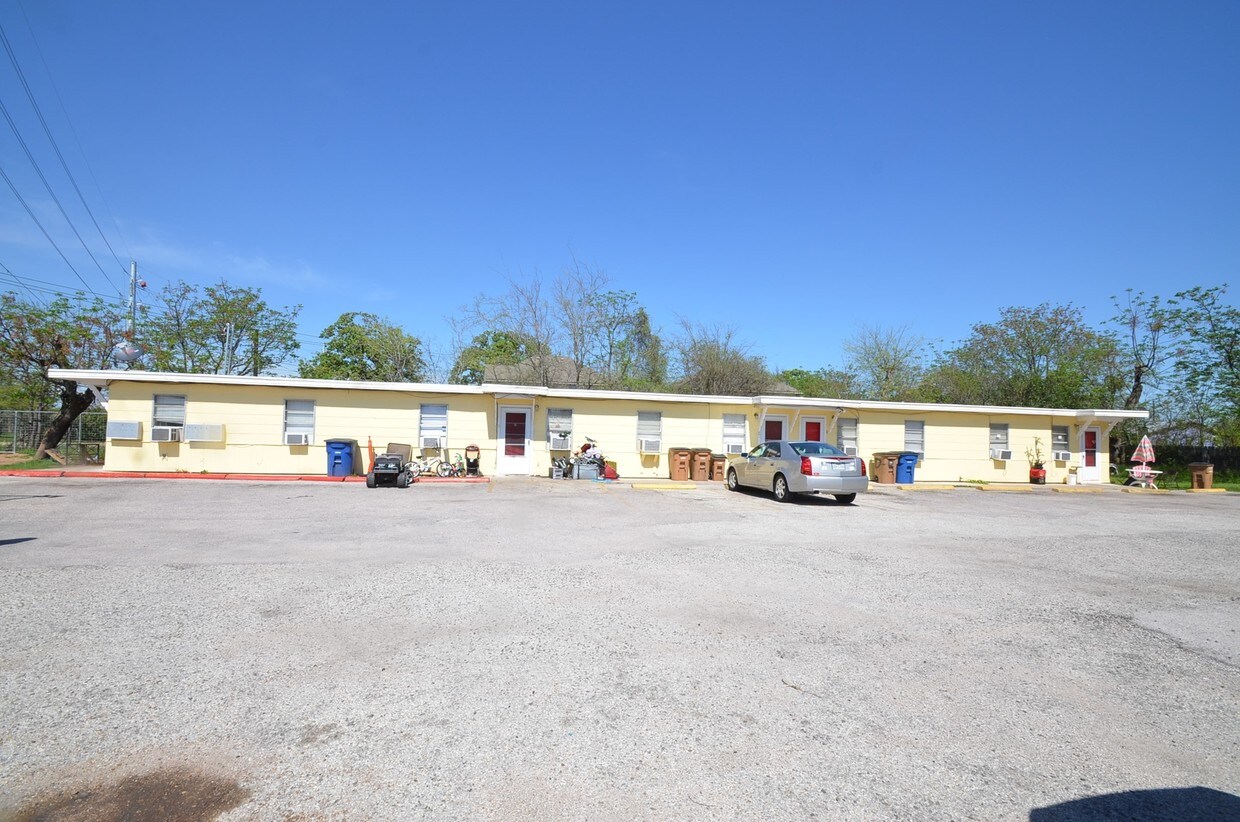 Primary Photo - 1159 Eastfield Ave
