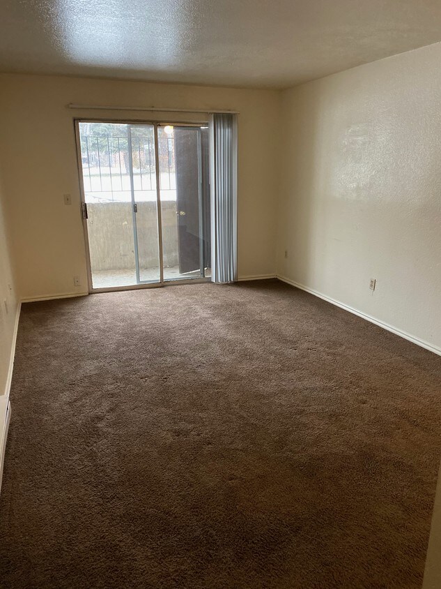 Sala de estar - 2220 E 3300 S