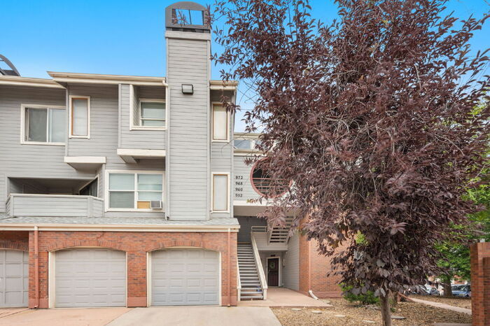 Foto principal - Updated 2-Bedroom Ground-Level Condo – Wat...