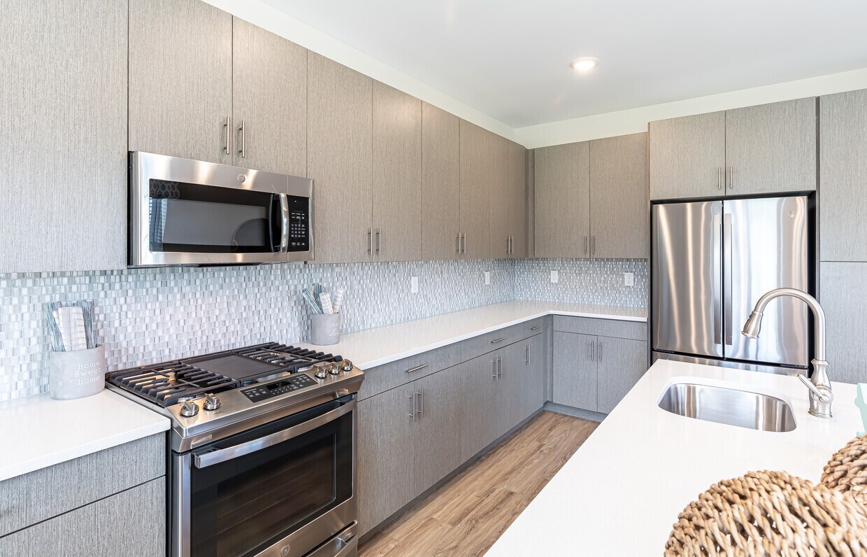 Woodland Green in Bloomfield Rentals in Bloomfield at 199 Privilege Rd