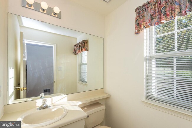 Building Photo - 402 Aqueduct Dr