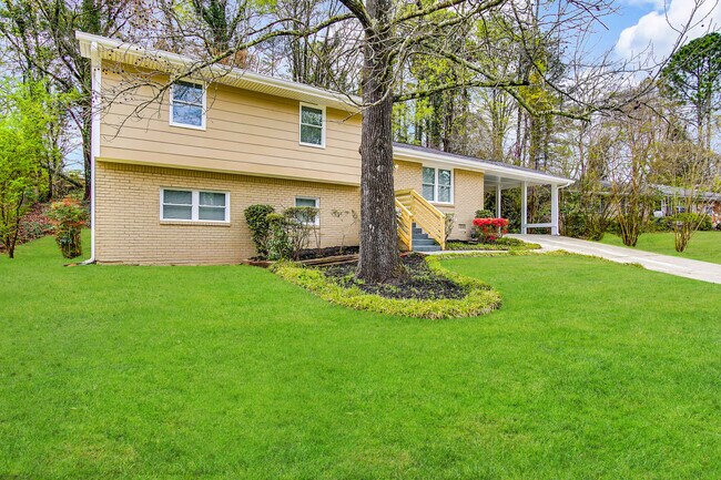 Building Photo - 1394 High Meadow Dr