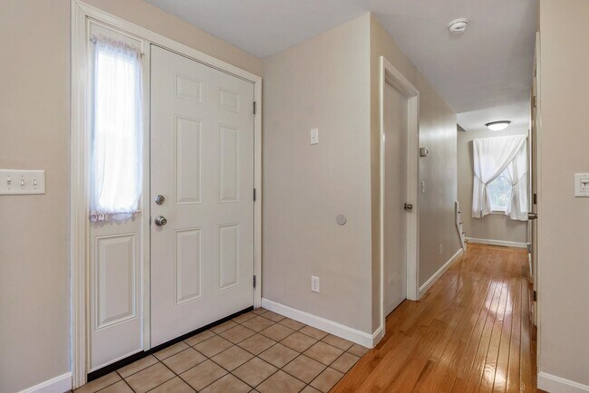 Foto del edificio - 108 Glengarry Dr
