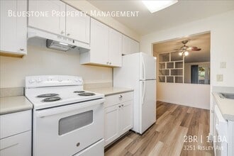 Building Photo - 3251 SE Risley Ave