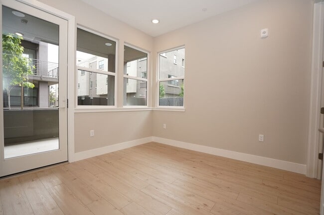 Building Photo - New Construction End Unit Luxury Townhome in Central Sunnyvale Location!