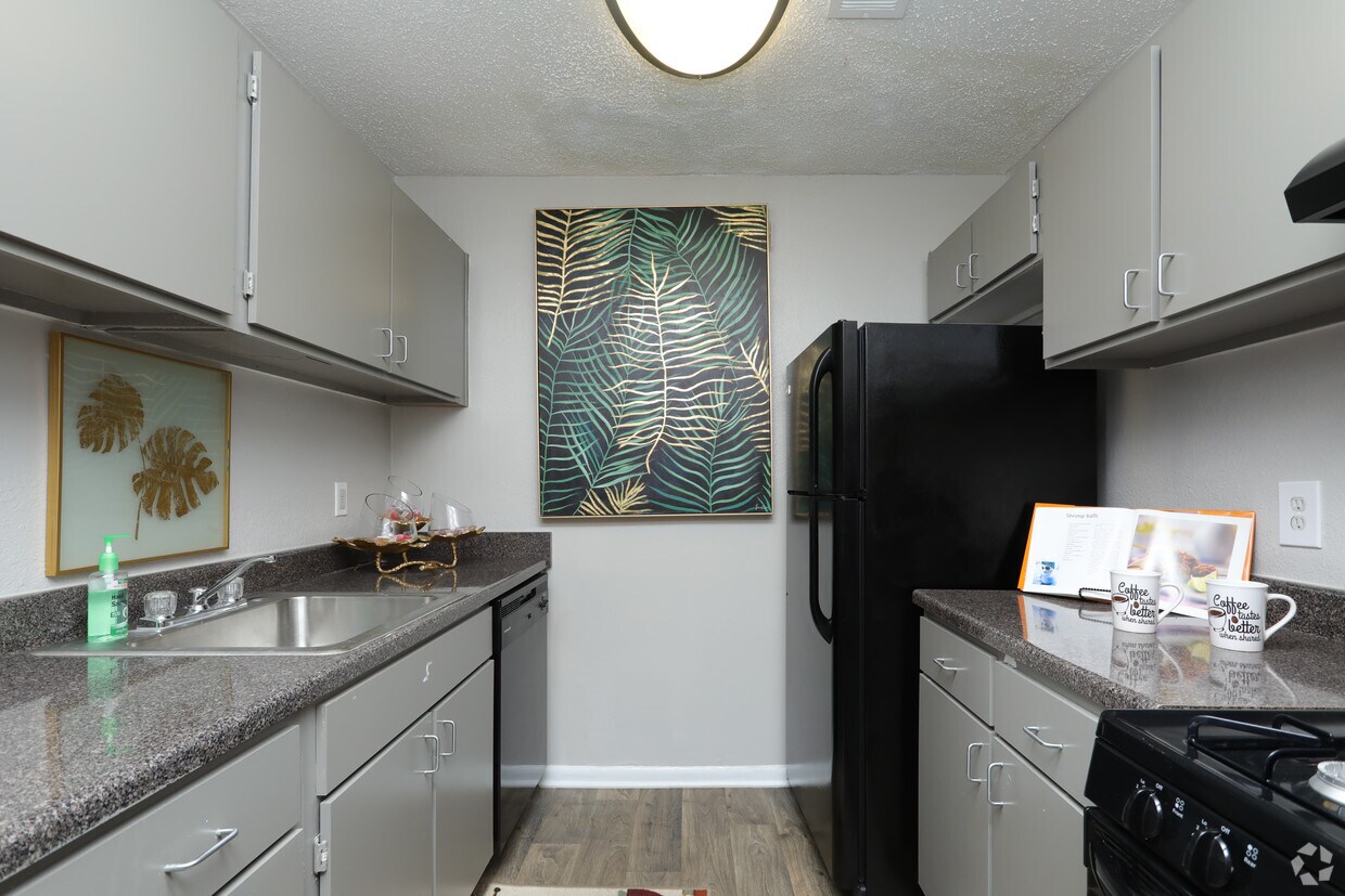 Wyndcliff Galleria 2350 Cobb Pky SE Smyrna, GA