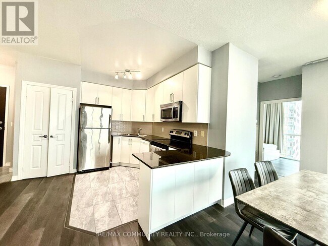 Building Photo - 225-2225 Webb Dr