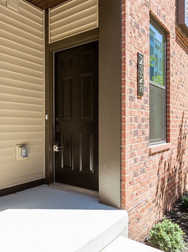 Foto del edificio - Elegant Townhome Living Near Herndon Conveniences