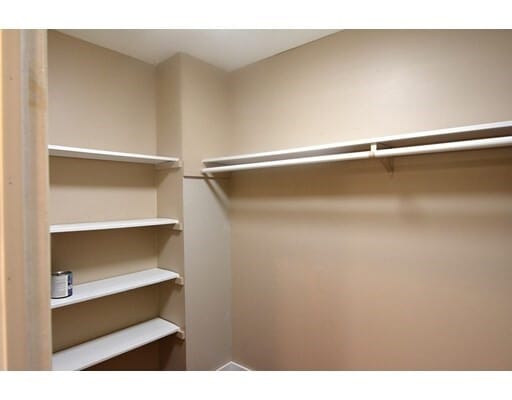 Building Photo - 20 Shrewsbury Green Dr
