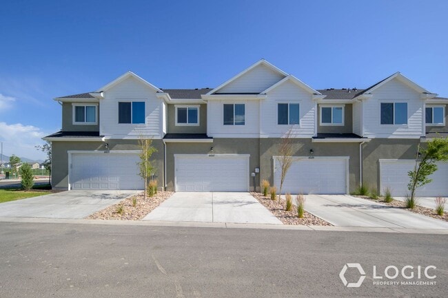 Building Photo - Beautiful New Townhome!