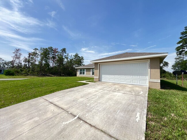 Building Photo - AVAILABLE NOW! Gorgeous 4 Bedroom, 2 Bathr...