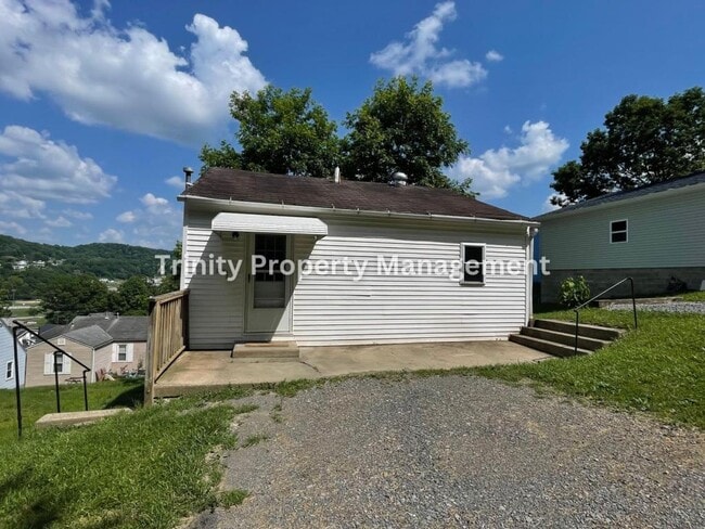 Building Photo - 204 1/2 Burton Ave